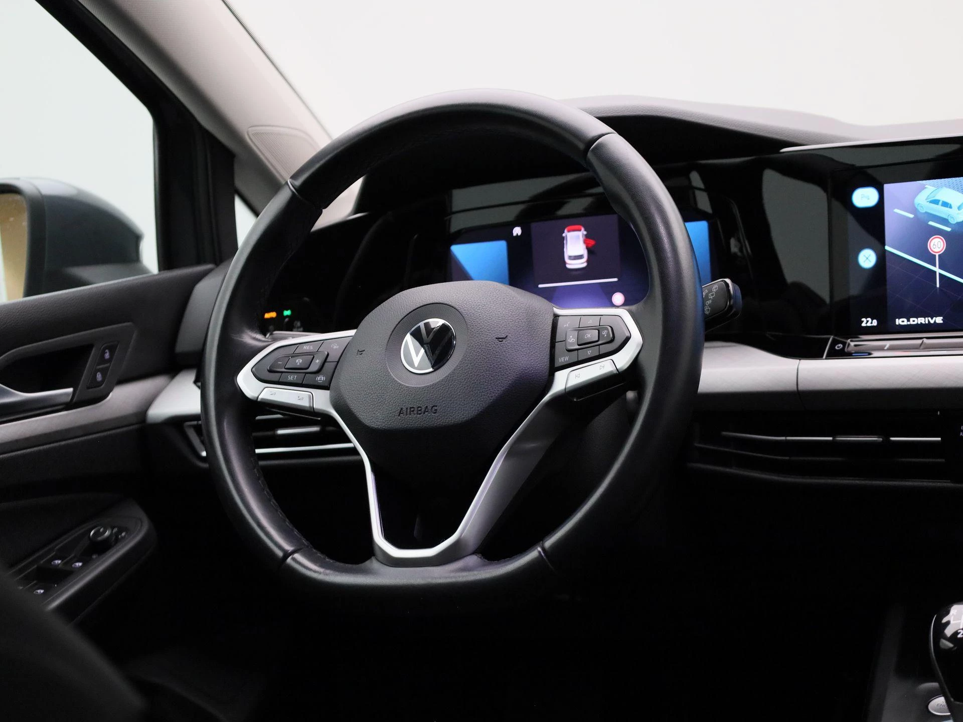 Volkswagen-Golf-image-34