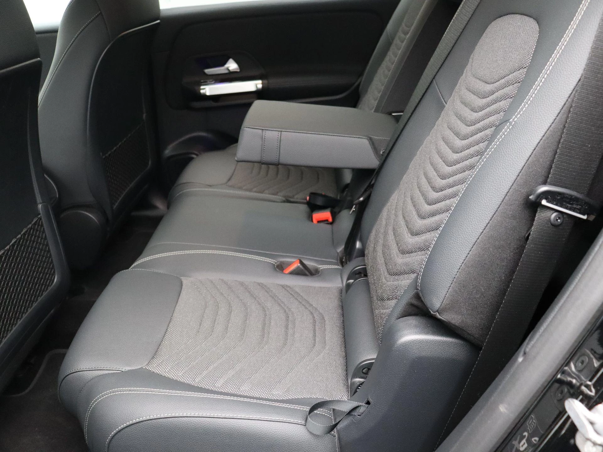 Mercedes-Benz EQB 250+ Luxury Line + 7 ZITPLAATSEN + CARPLAY +