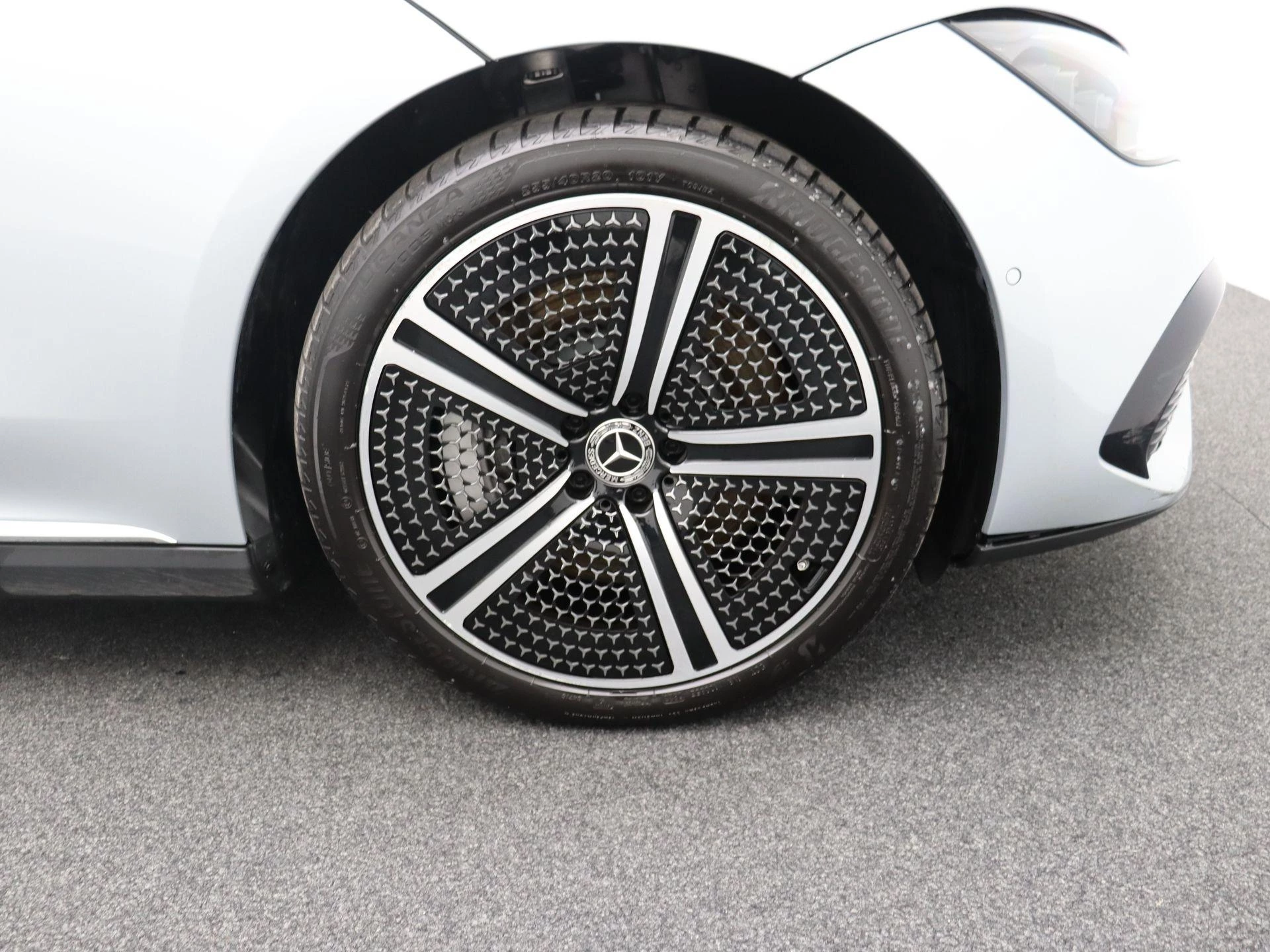 Mercedes-Benz-EQE-image-6