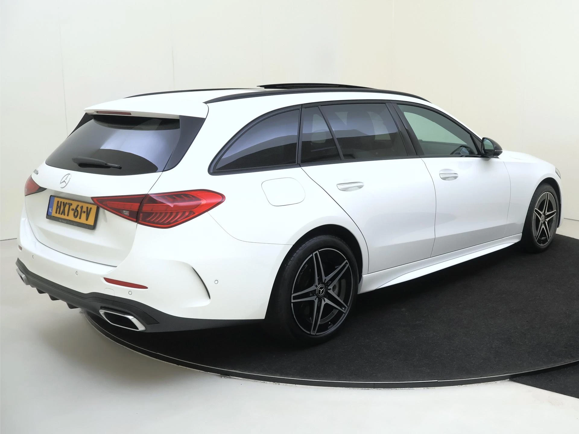 Mercedes-Benz-C-Klasse-image-3