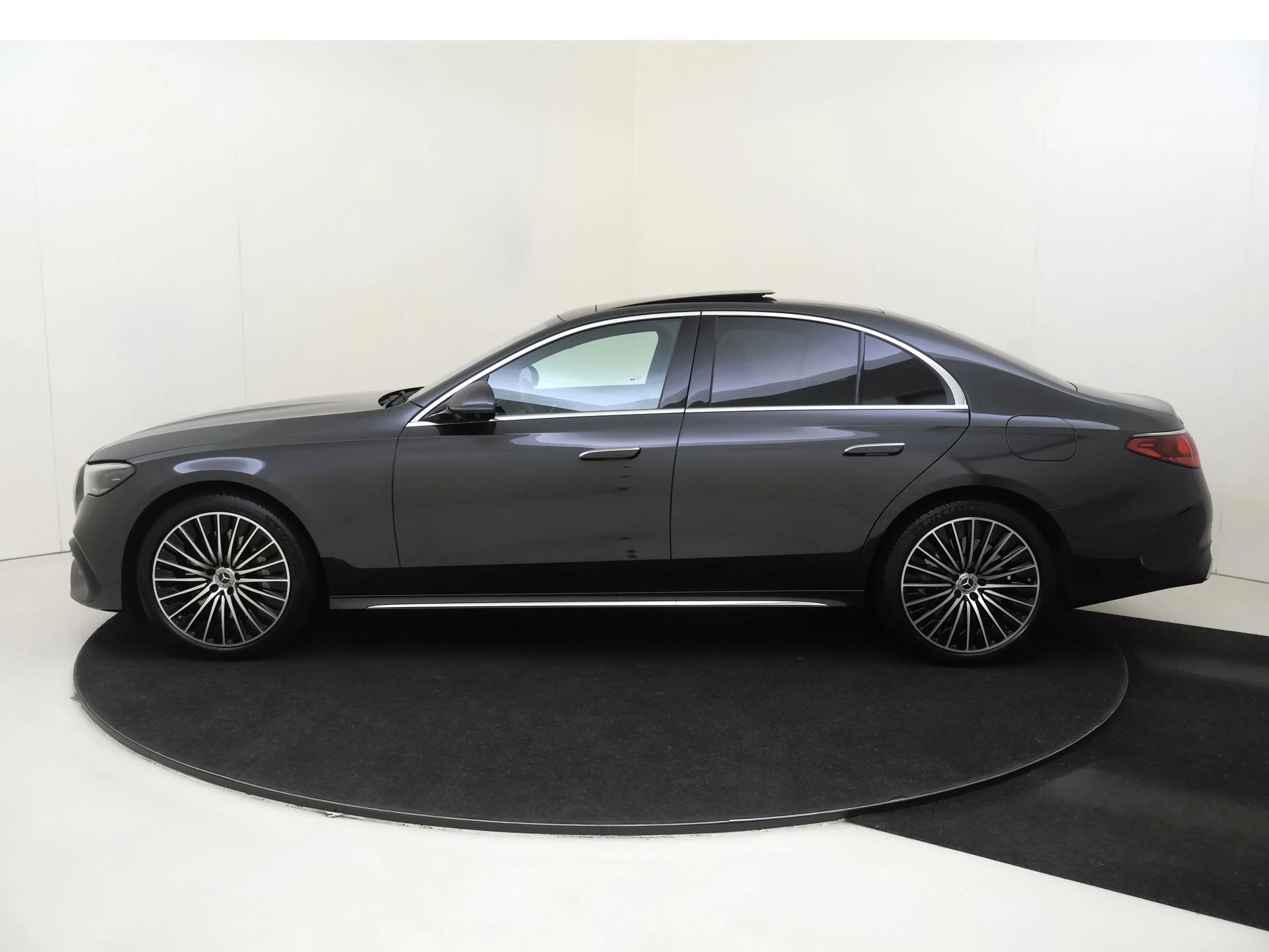 Mercedes-Benz-E-Klasse-image-7