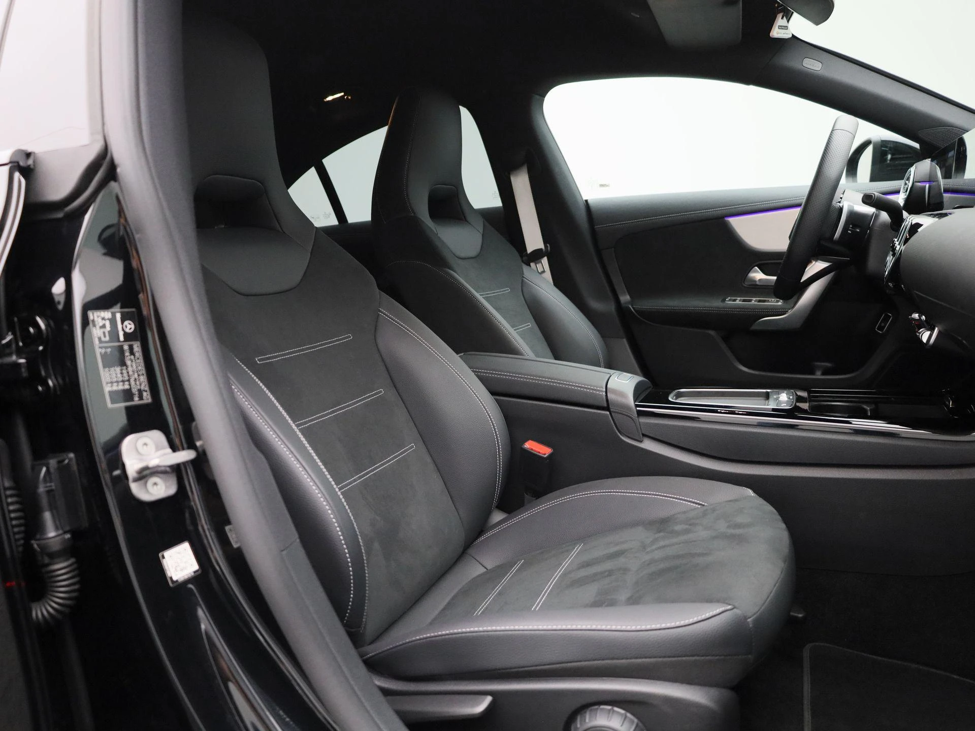 Mercedes-Benz-CLA-image-33