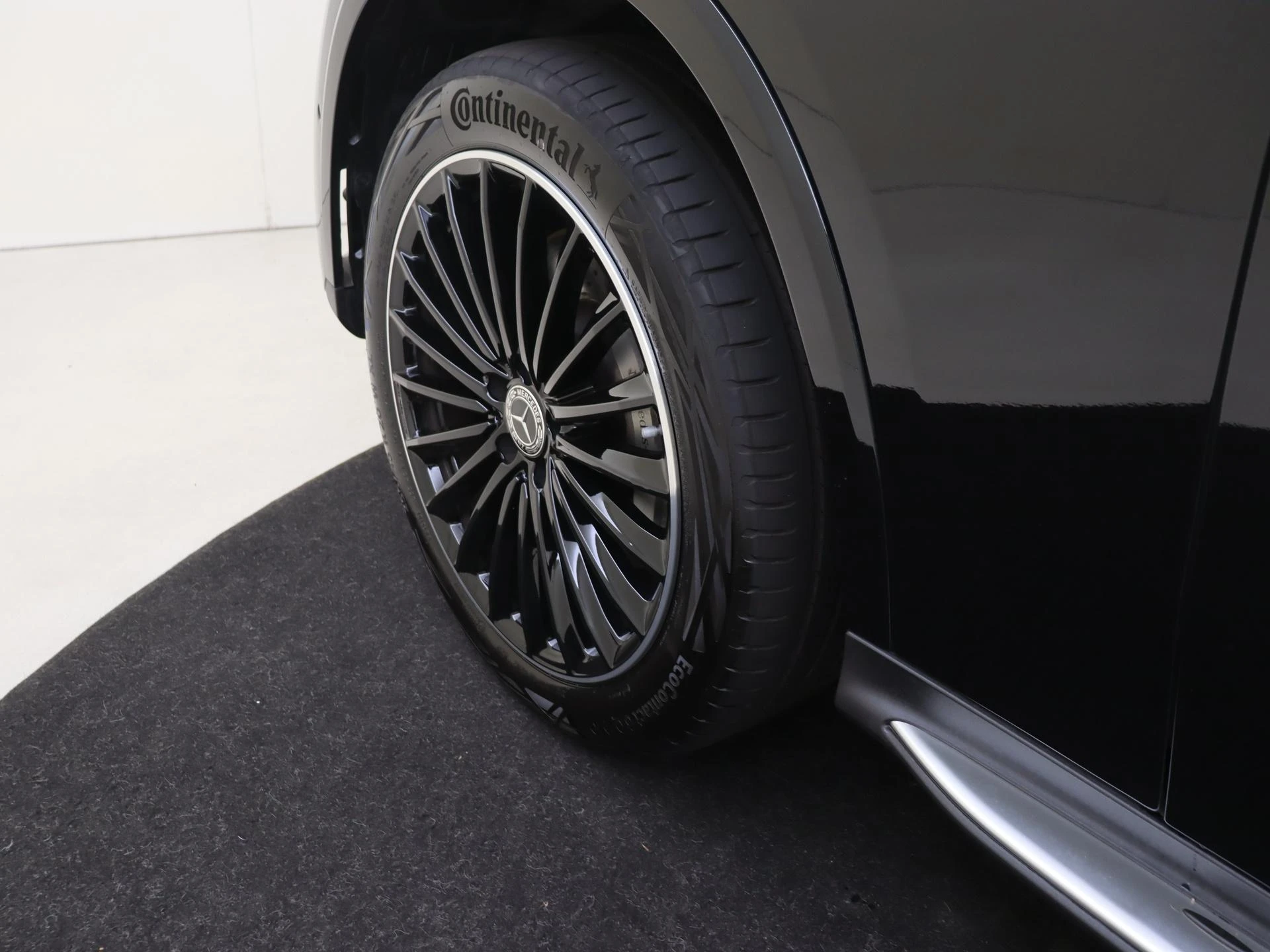 Mercedes-Benz-GLC-image-32