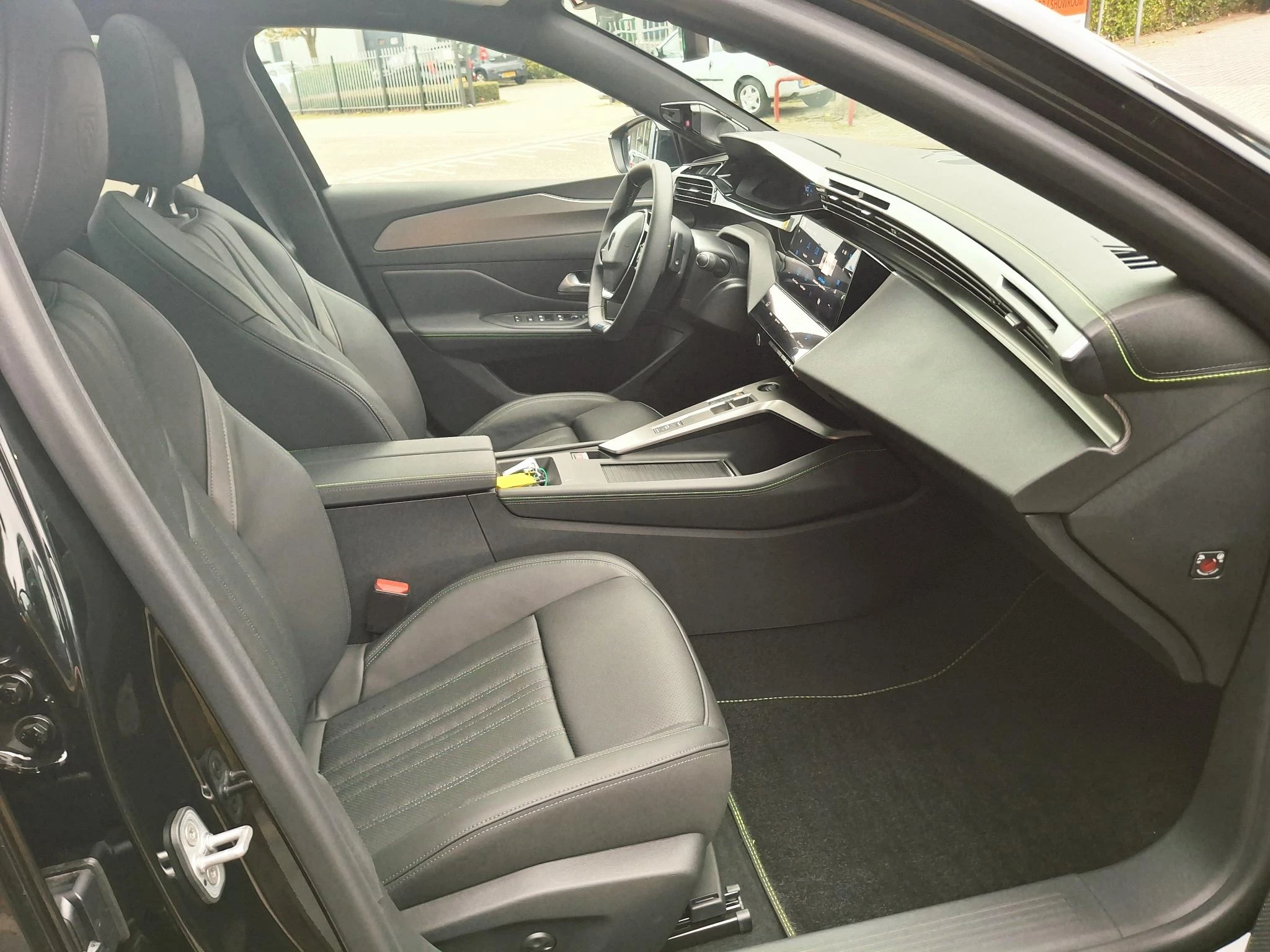 Peugeot-408-image-38