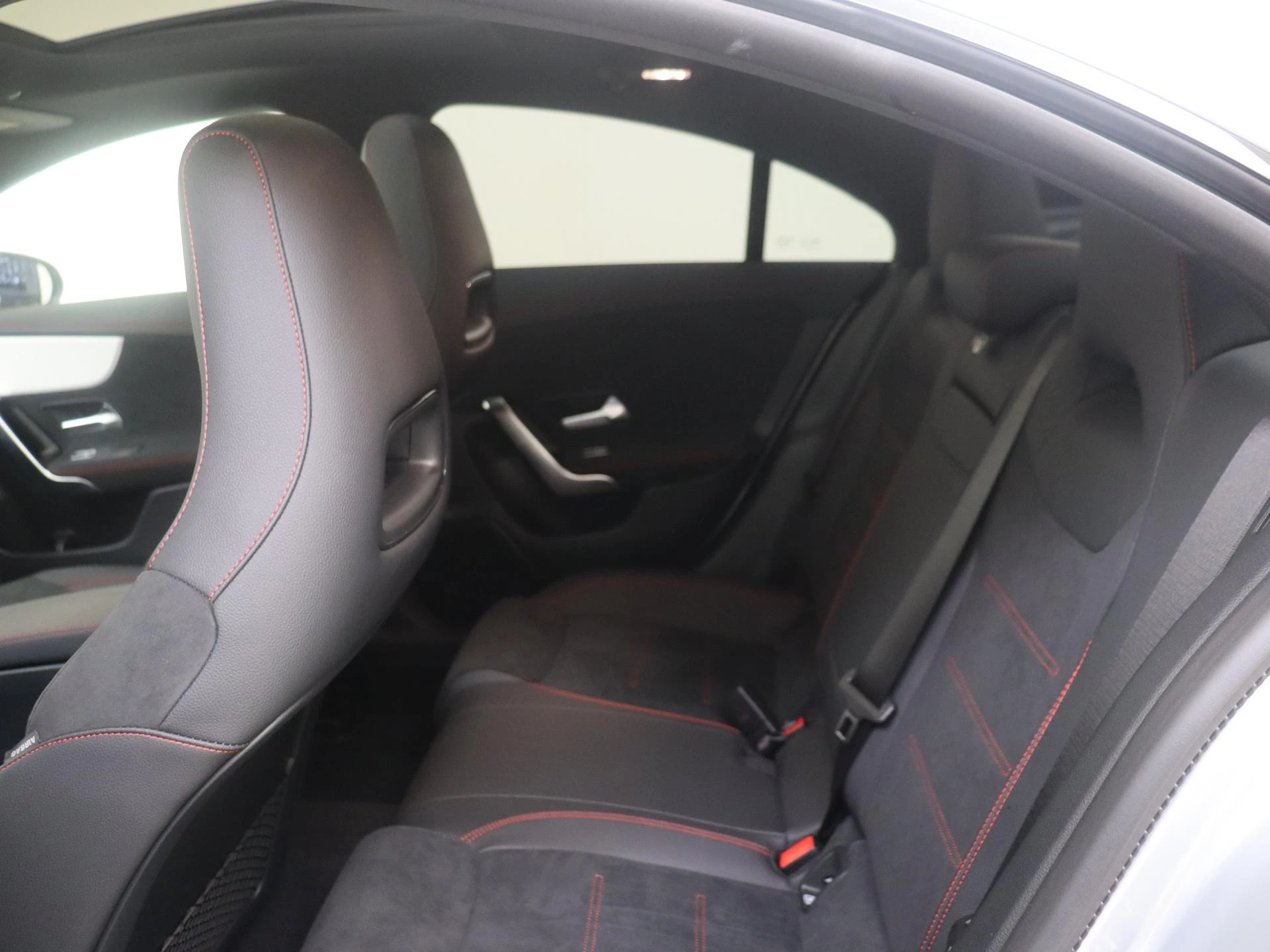 Mercedes-Benz-CLA-image-11