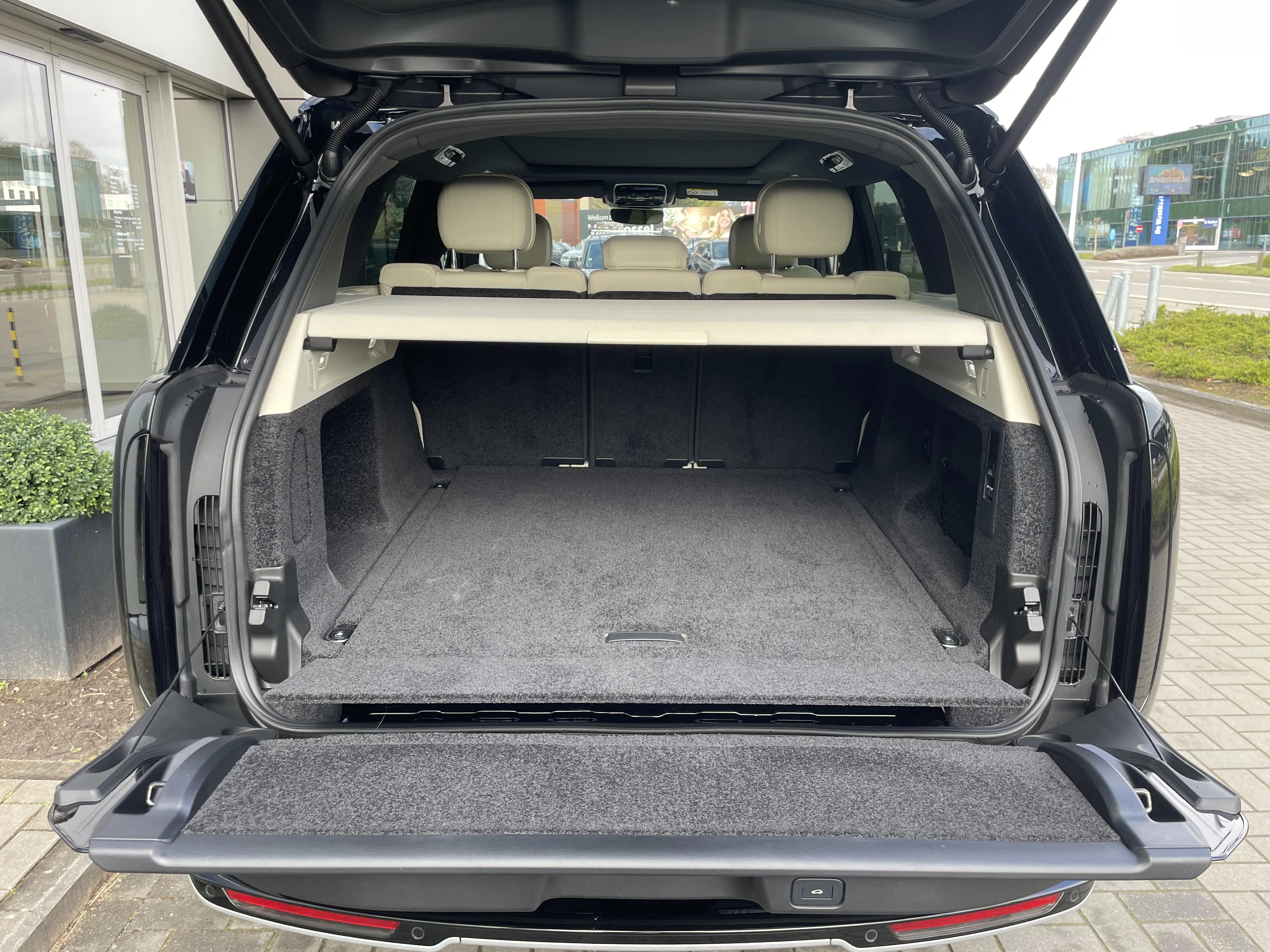 Land Rover Range Rover SWB P460e SE