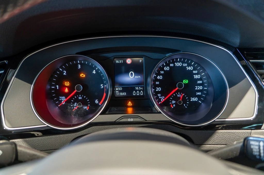 Volkswagen Passat Variant 2.0 TDI DSG Business *AHK*LED*Navi*App-Connect*ACC*PDC*Kamera*Sitzhzg.*Climatronic