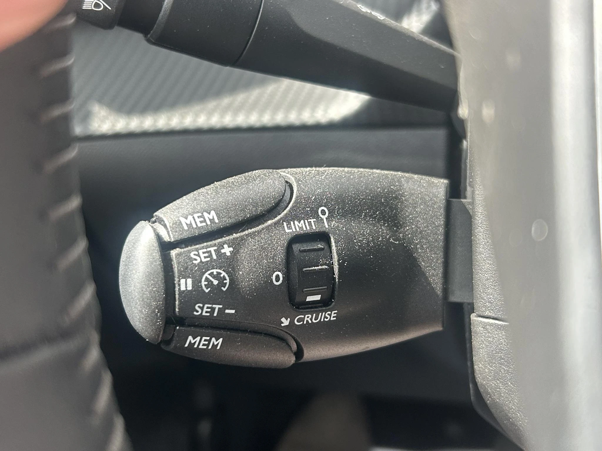 Peugeot-e-208-image-11