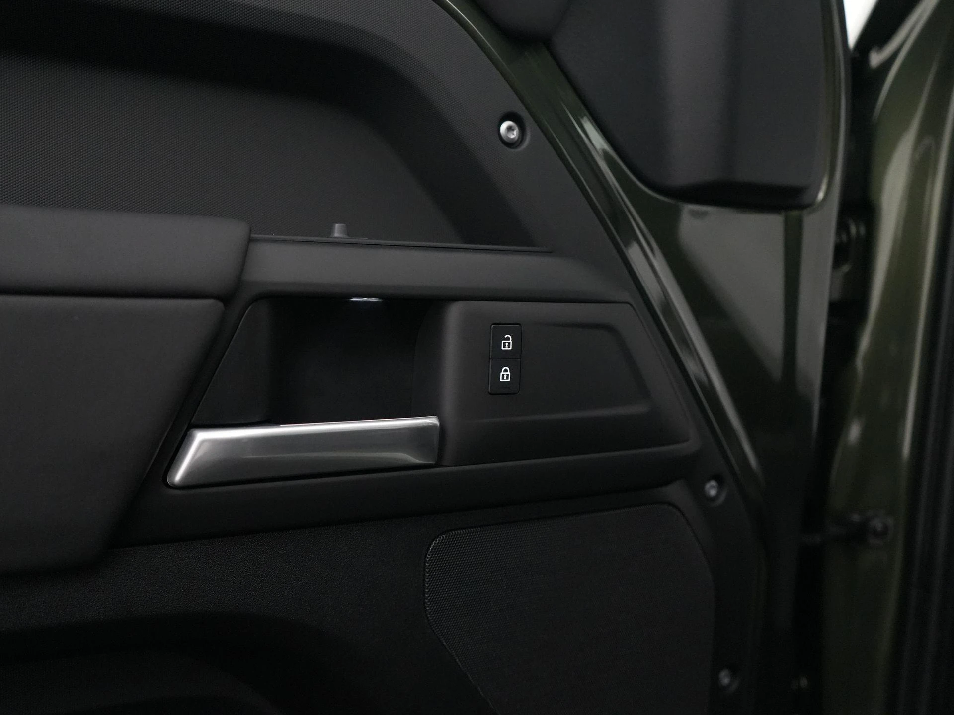 Land Rover-Defender-image-29
