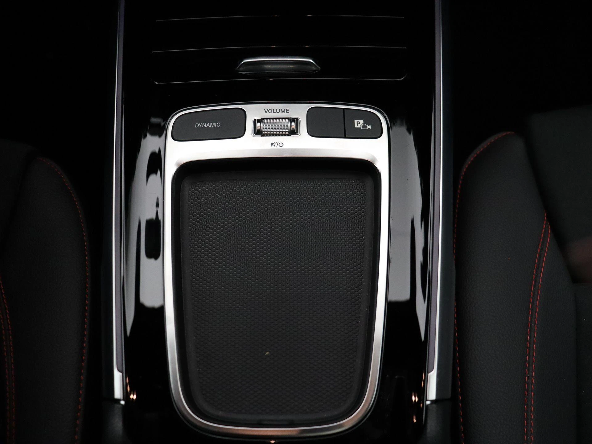Mercedes-Benz-EQB-image-23