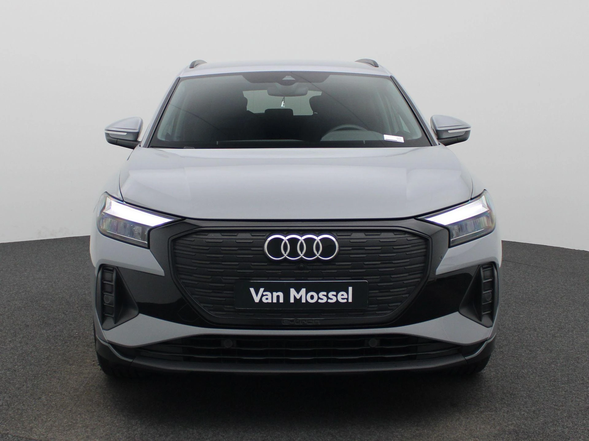 Audi-Q4 e-tron-image-1