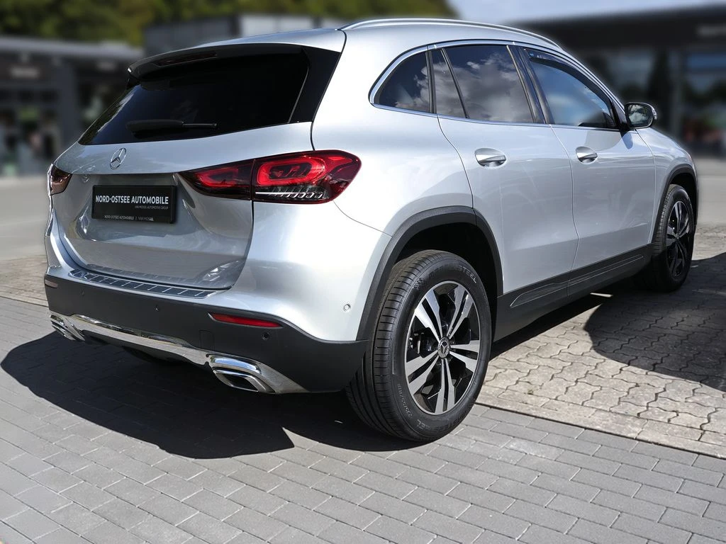 Mercedes-Benz-GLA 180-image-4