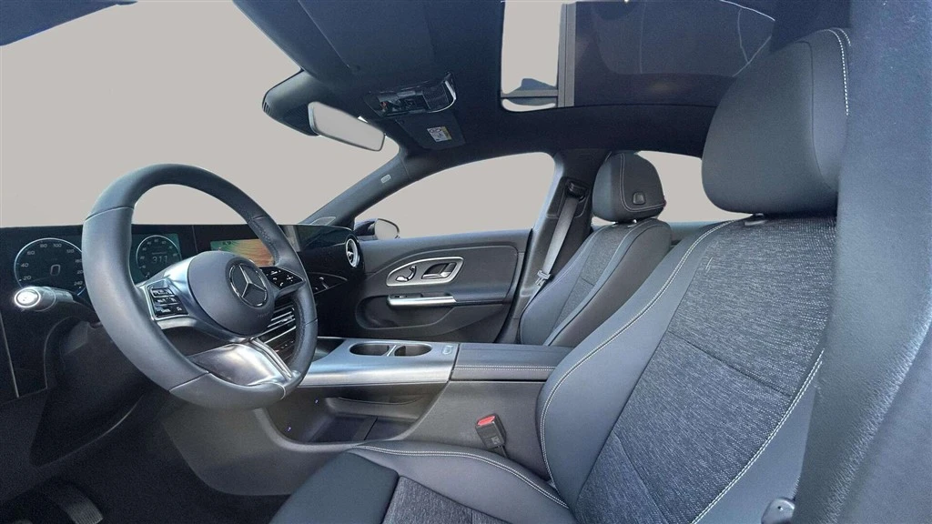 Mercedes-Benz-CLA-image-9