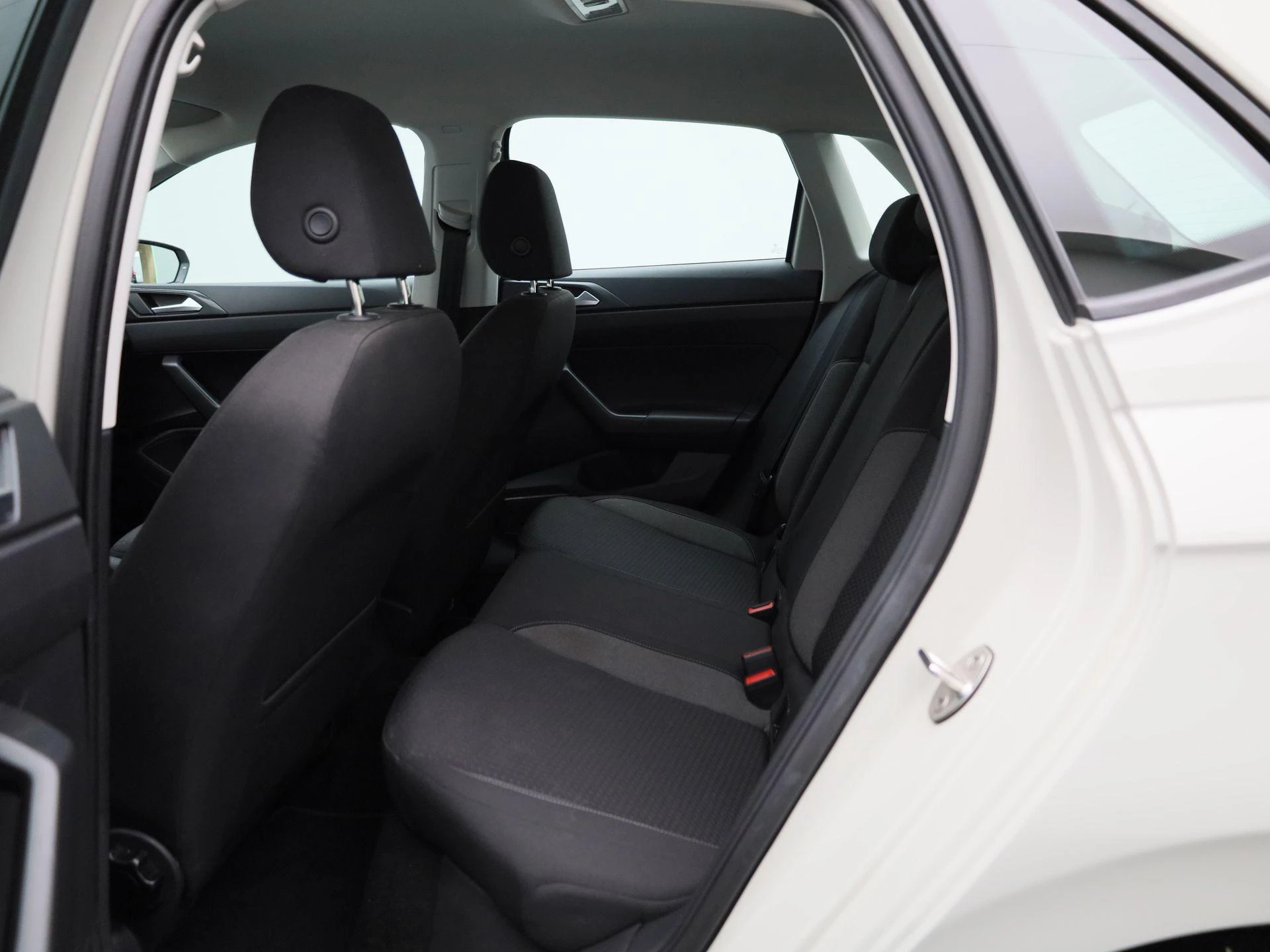 Volkswagen-Polo-image-9