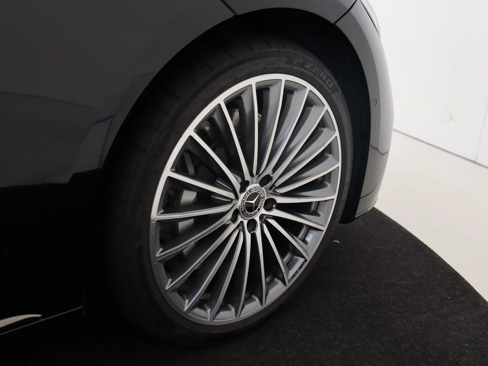 Mercedes-Benz-EQE-image-31