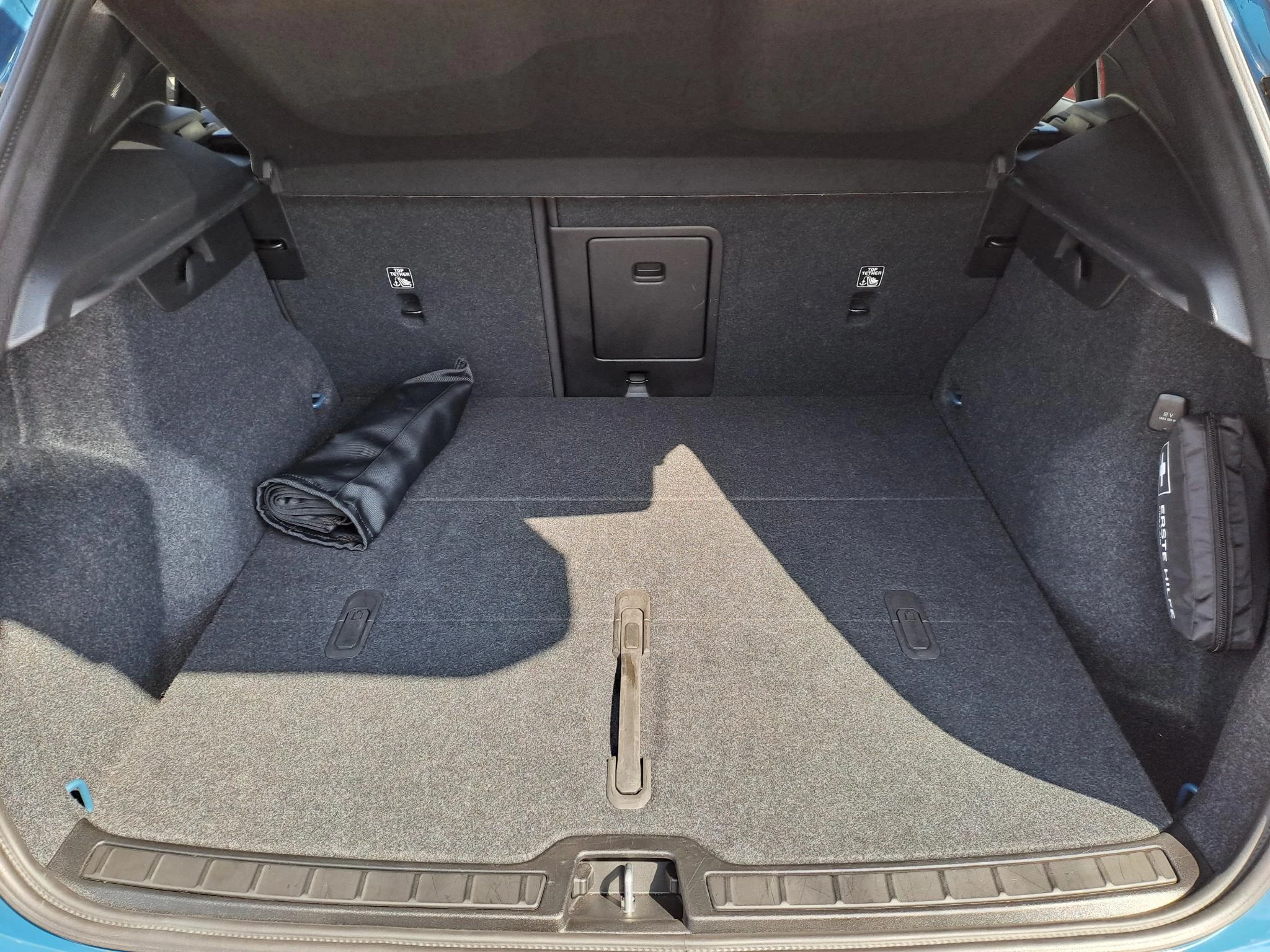 Volvo XC40 2.0 B4 Plus Dark
