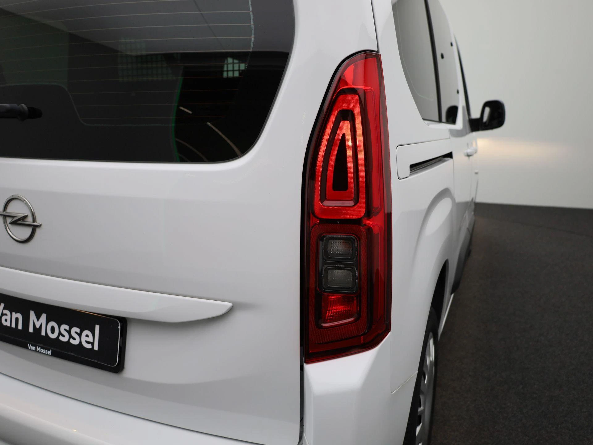 Opel-Combo Life-image-26