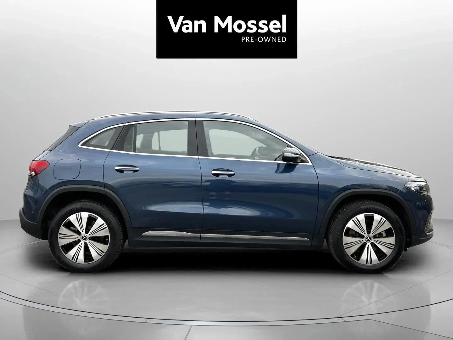 Mercedes-Benz-EQA-image-3