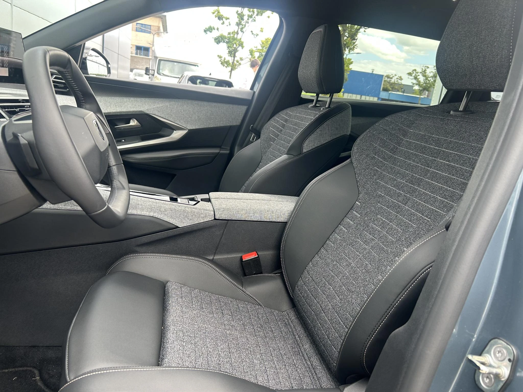 Peugeot-e-5008-image-19