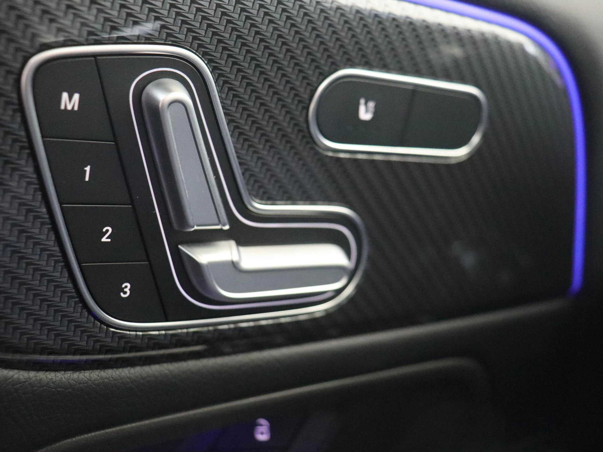 Mercedes-Benz-GLB-image-29