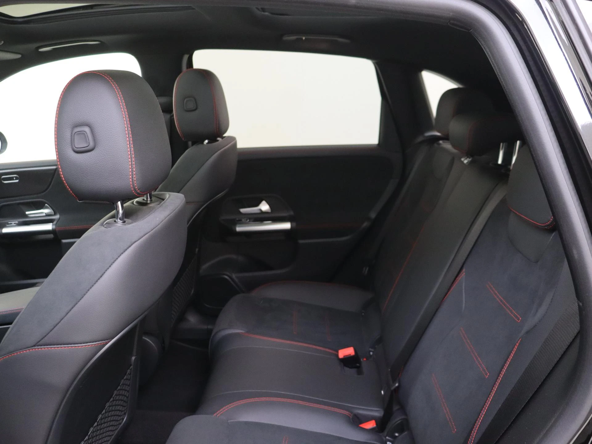 Mercedes-Benz-B-Klasse-image-15