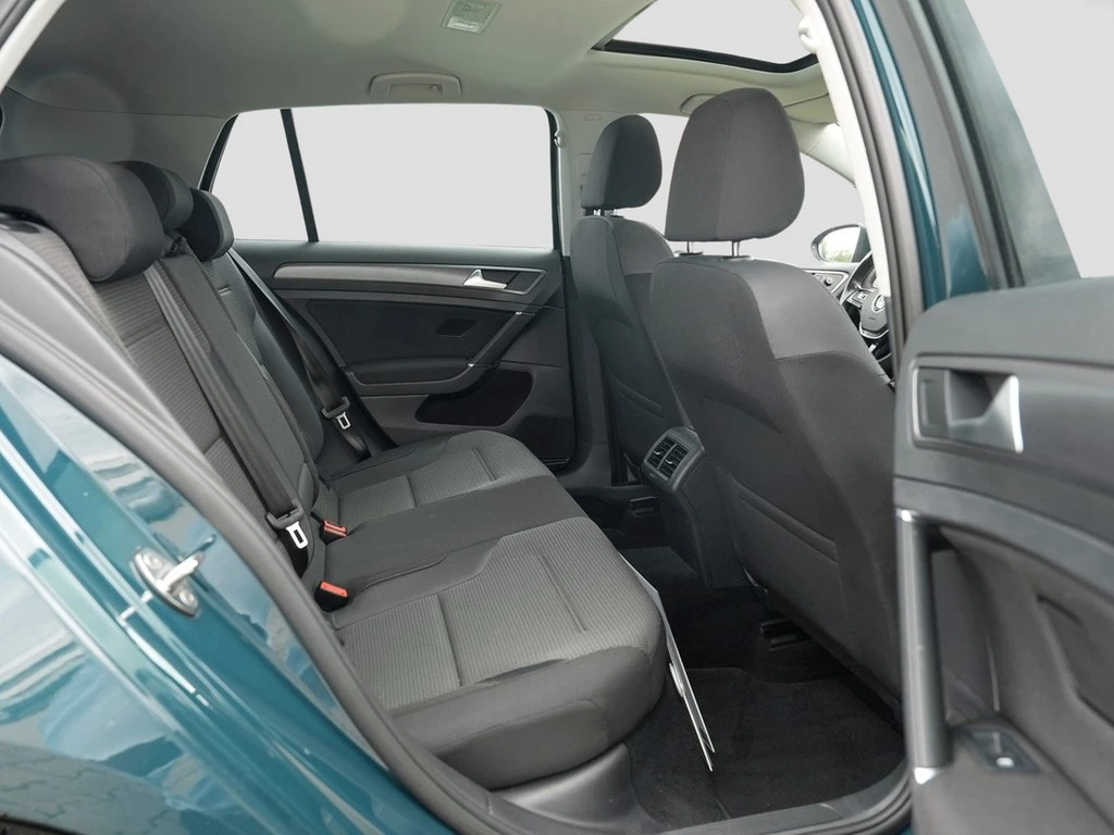 Volkswagen-Golf-image-10
