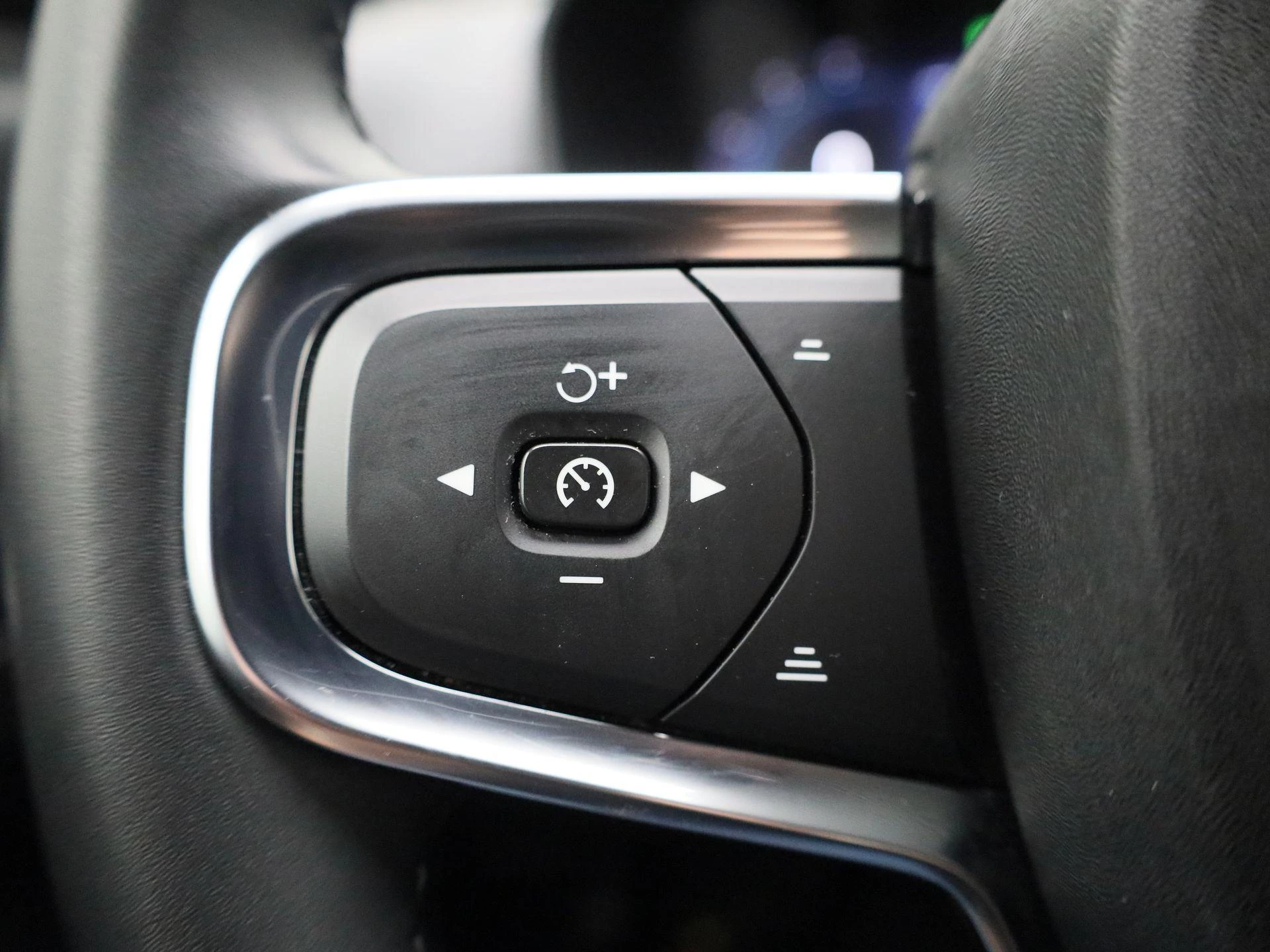 Volvo-XC40-image-21