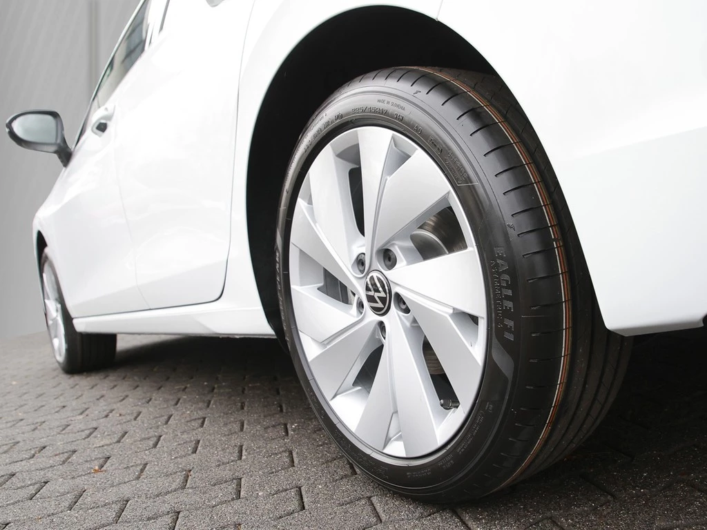 Volkswagen Golf 8 FL 1.5 eTSI Energy AHK, RFK, Navi VAL
