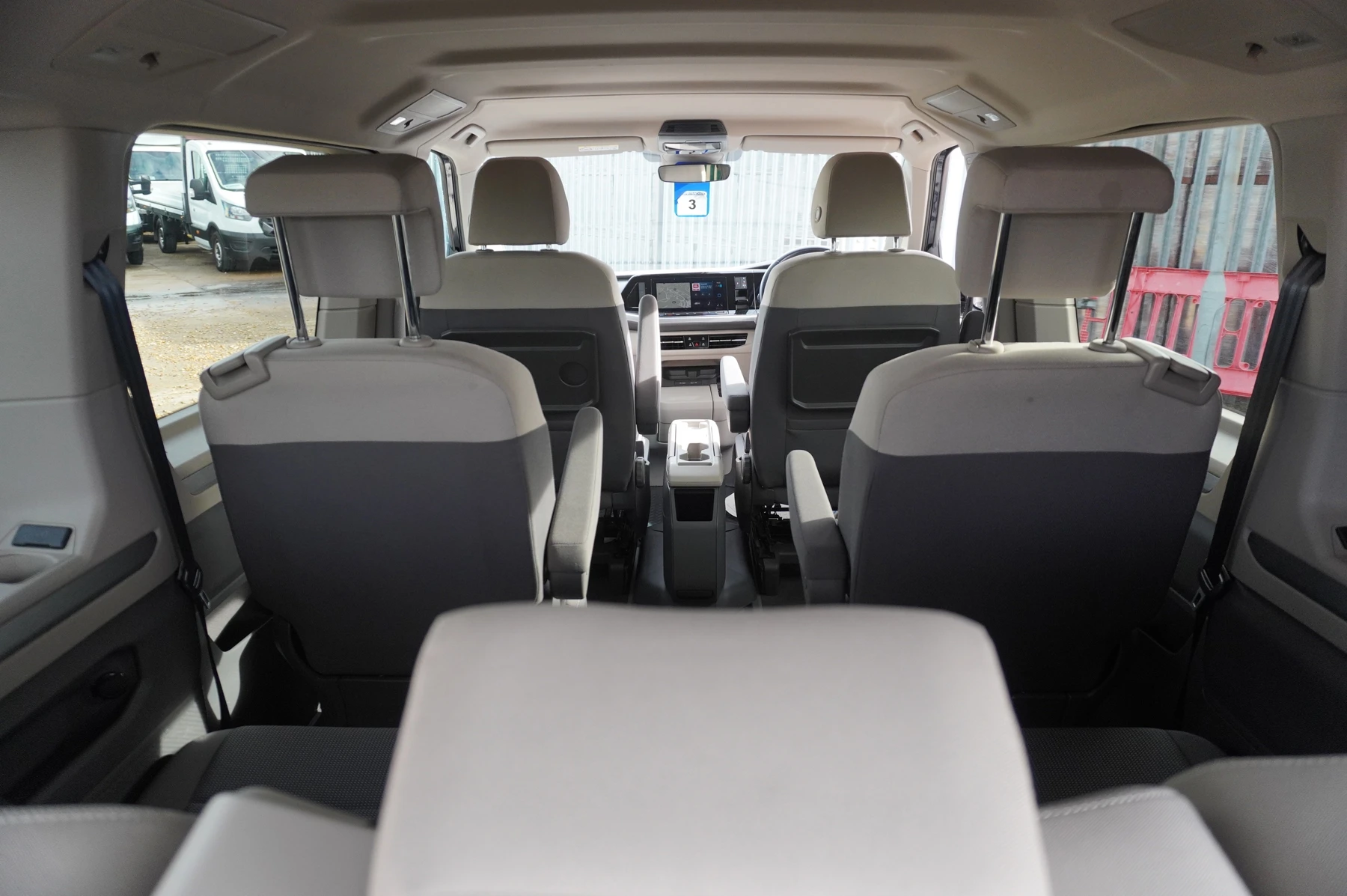 Volkswagen-Multivan-image-18