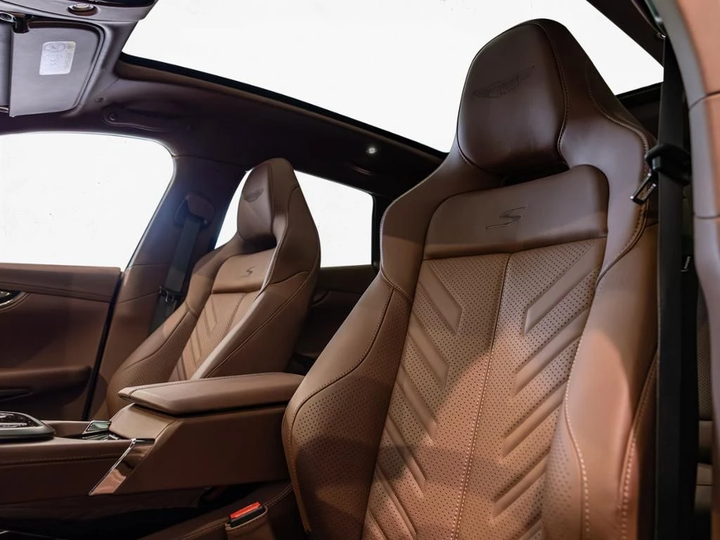 Aston Martin-DBX-image-12