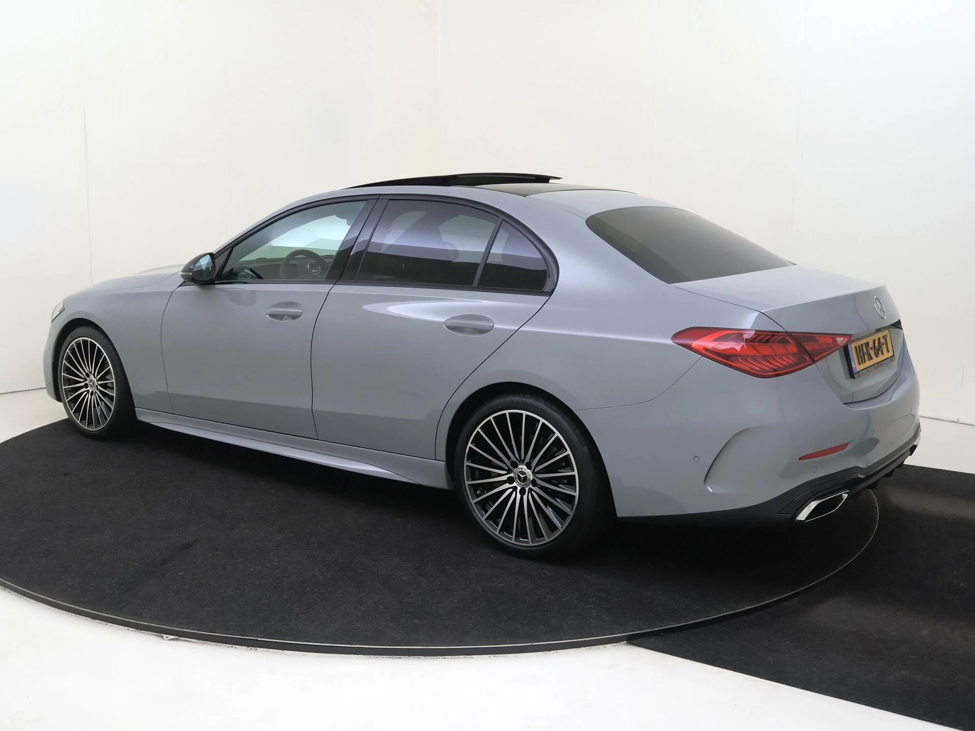 Mercedes-Benz-C-Klasse-image-2