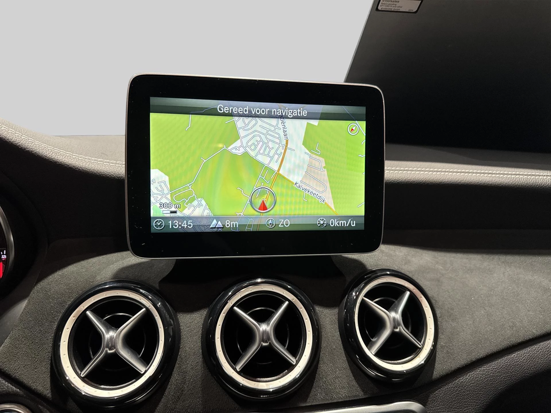 Mercedes-Benz-CLA-image-11