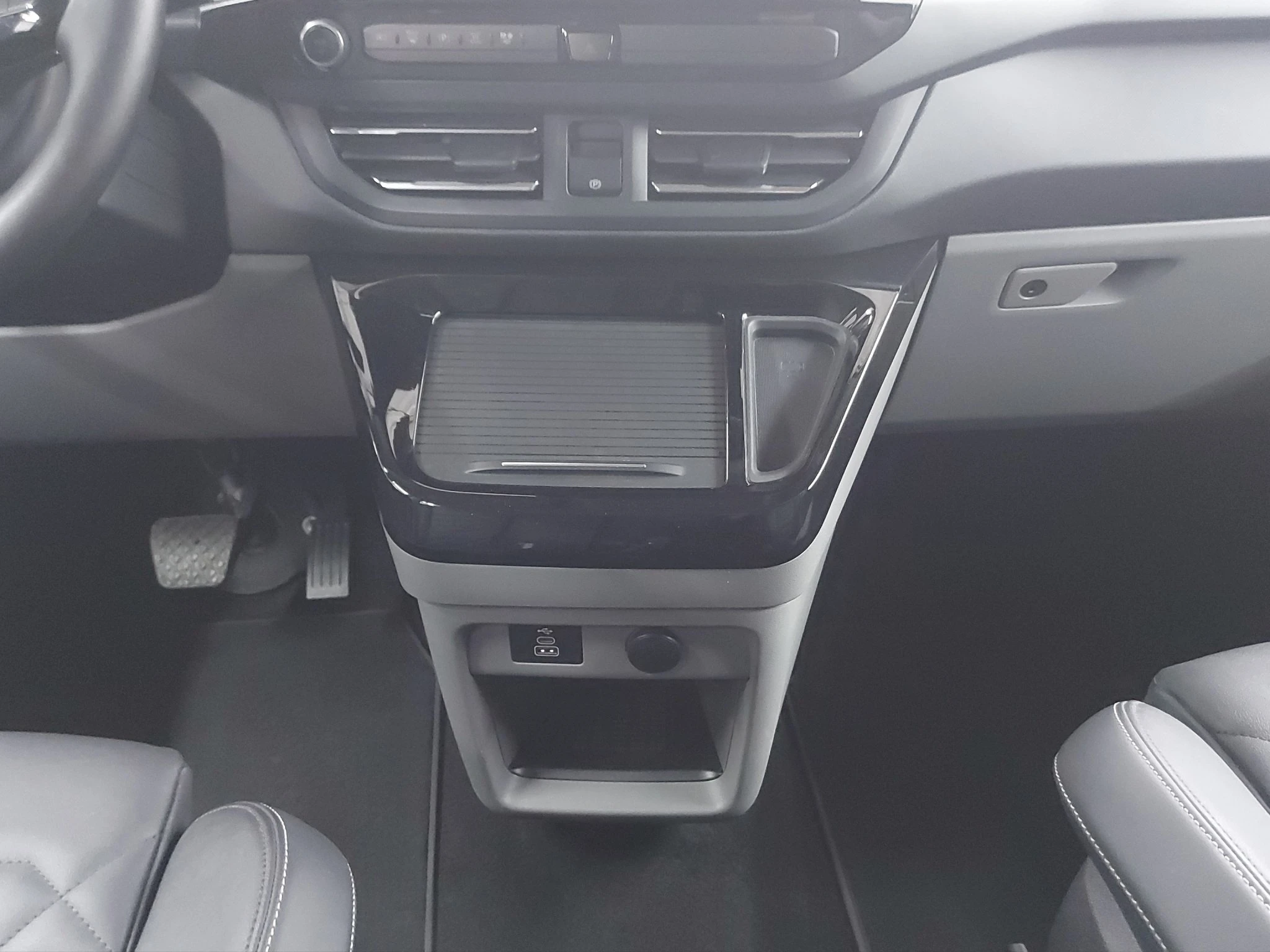Ford-Tourneo Custom-image-13