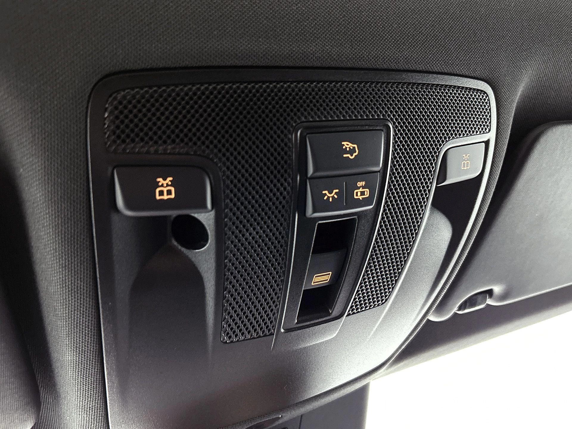 Mercedes-Benz-GLA-image-11