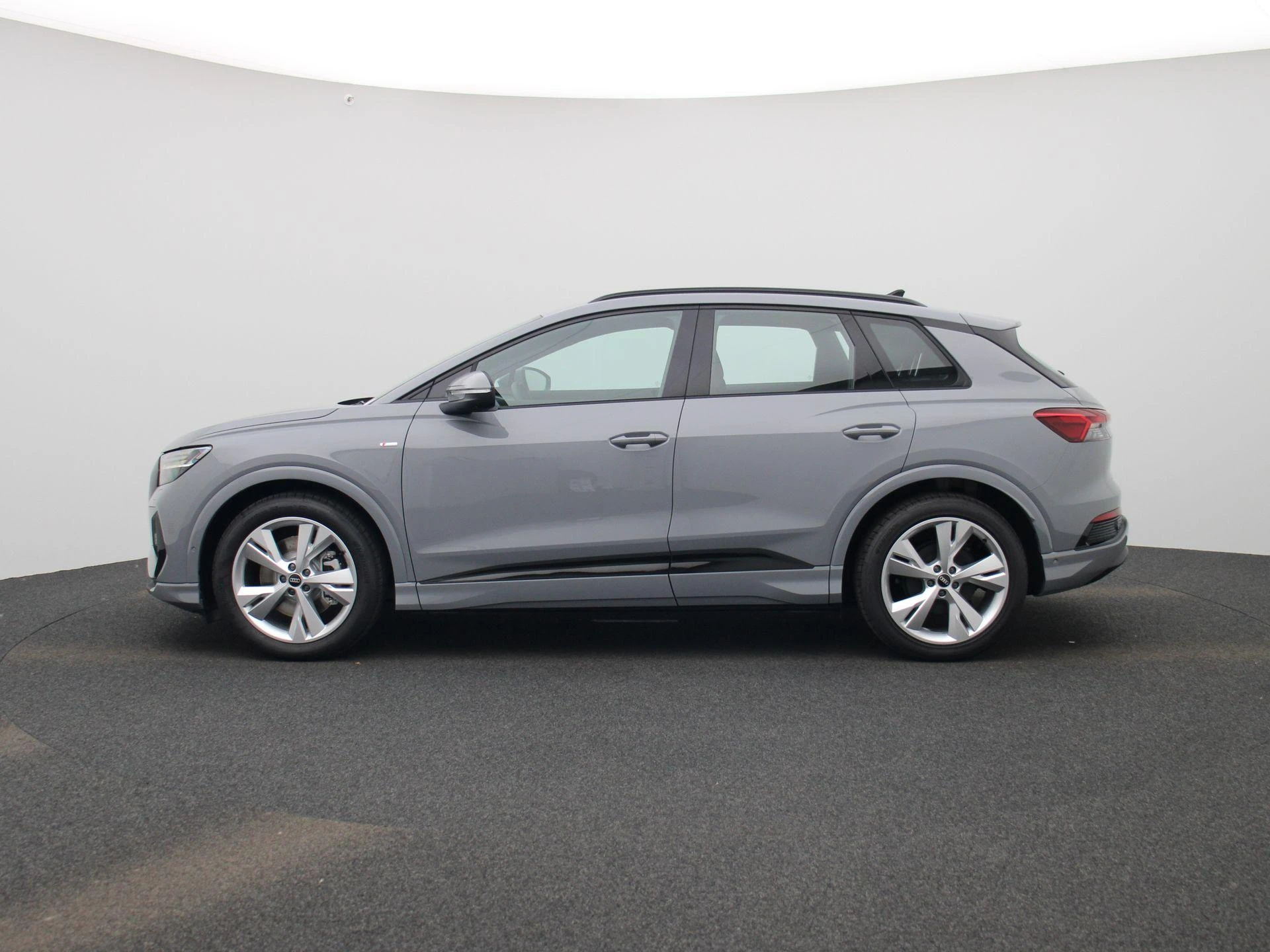 Audi-Q4 e-tron-image-3