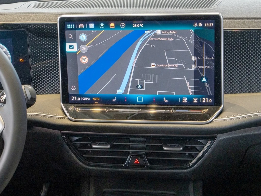 Volkswagen-Passat-image-10