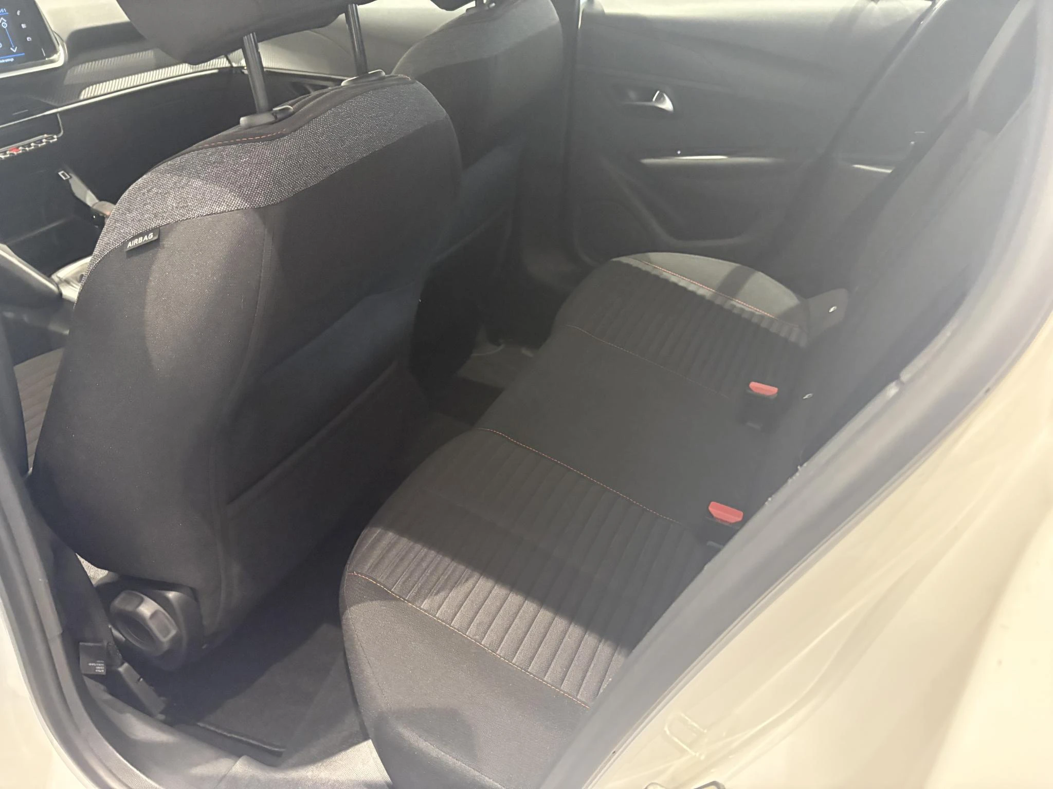 Peugeot-208-image-7
