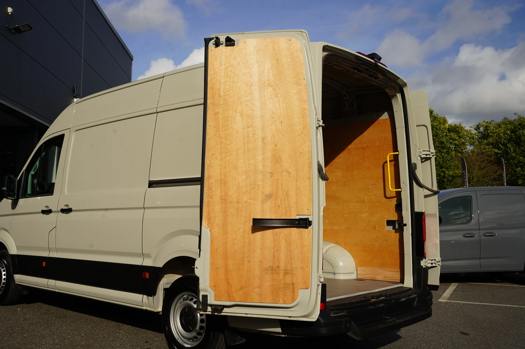 Volkswagen-Crafter-image-16