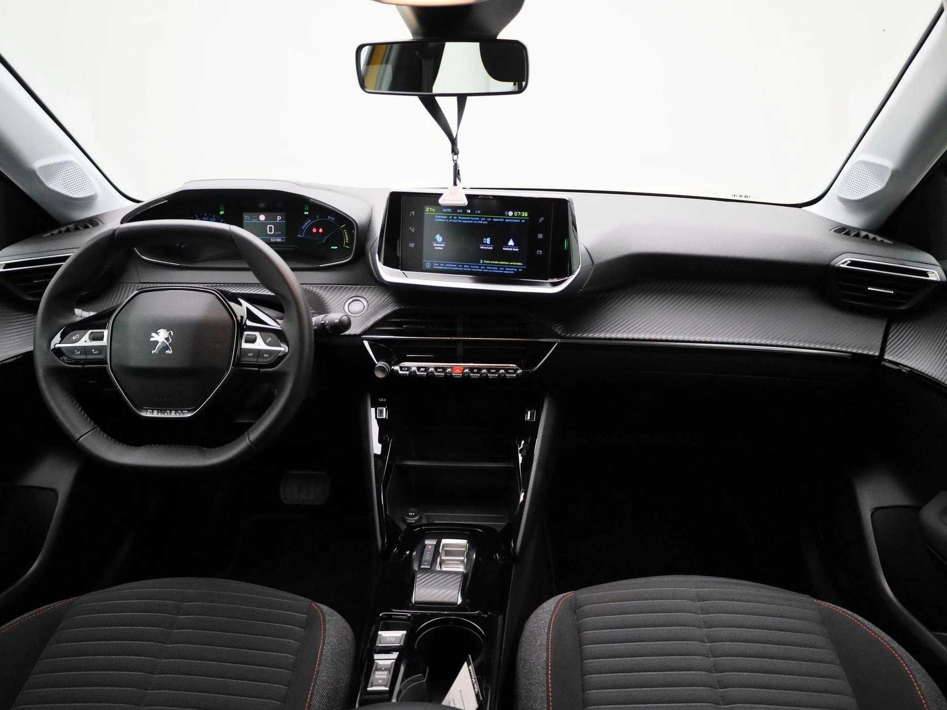 Peugeot-e-208-image-29