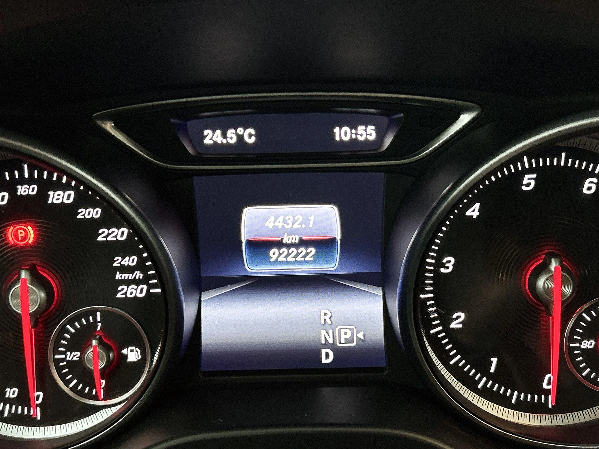 Mercedes-Benz-CLA-image-18