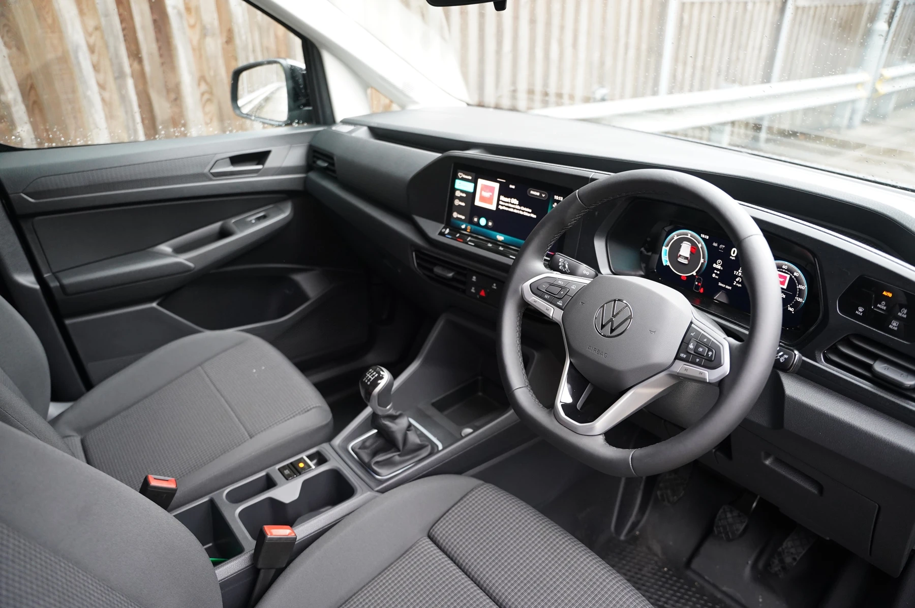 Volkswagen-Caddy-image-5