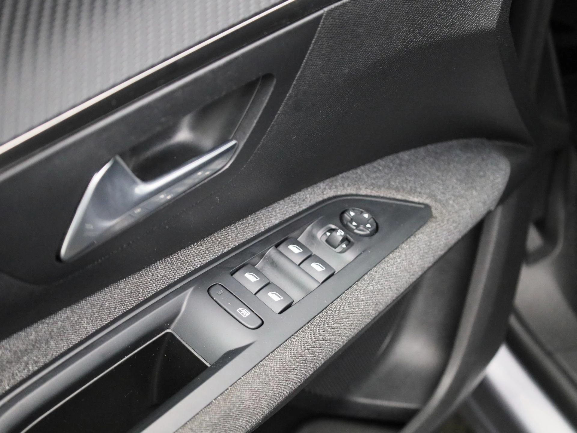 Peugeot-5008-image-24