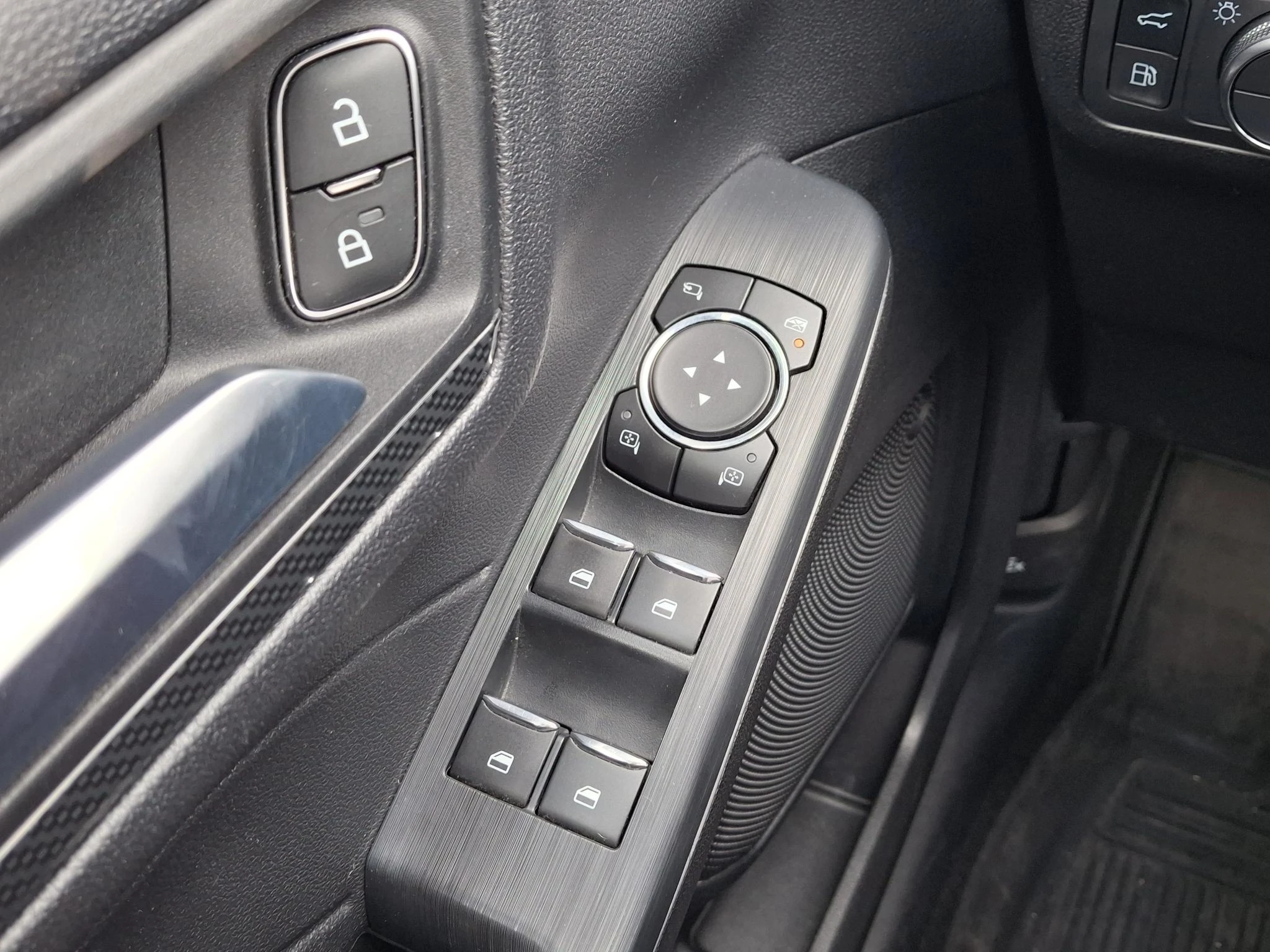 Ford-Kuga-image-25