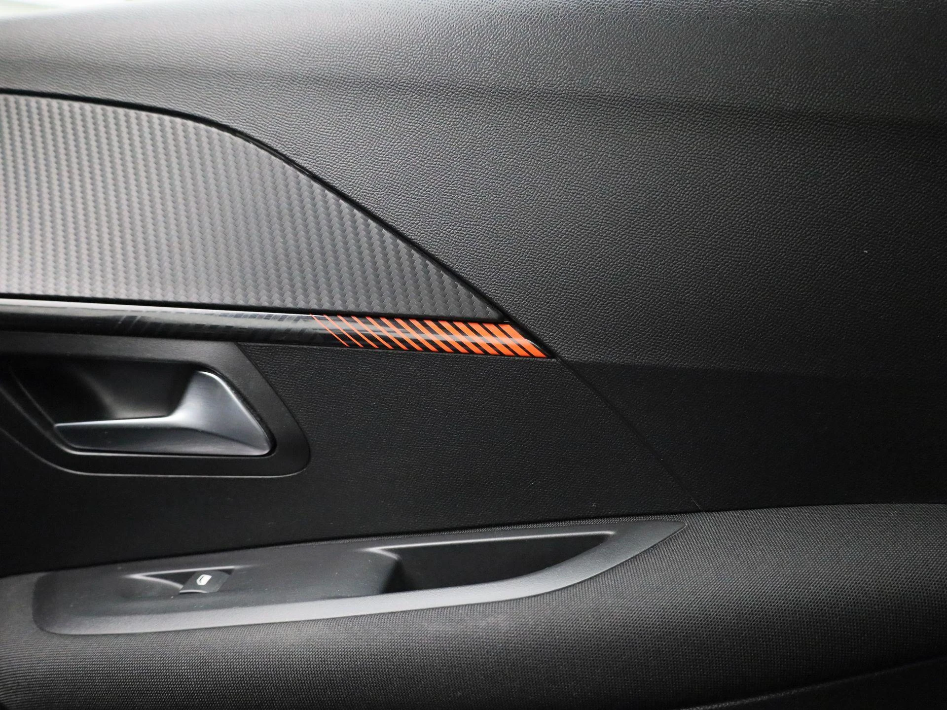 Peugeot-208-image-25