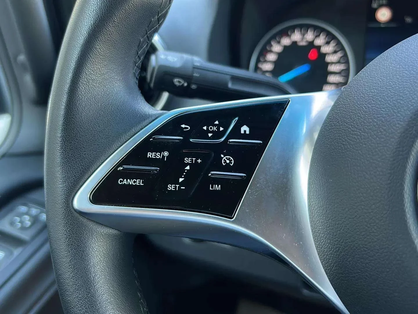 Mercedes-Benz-eSprinter-image-11
