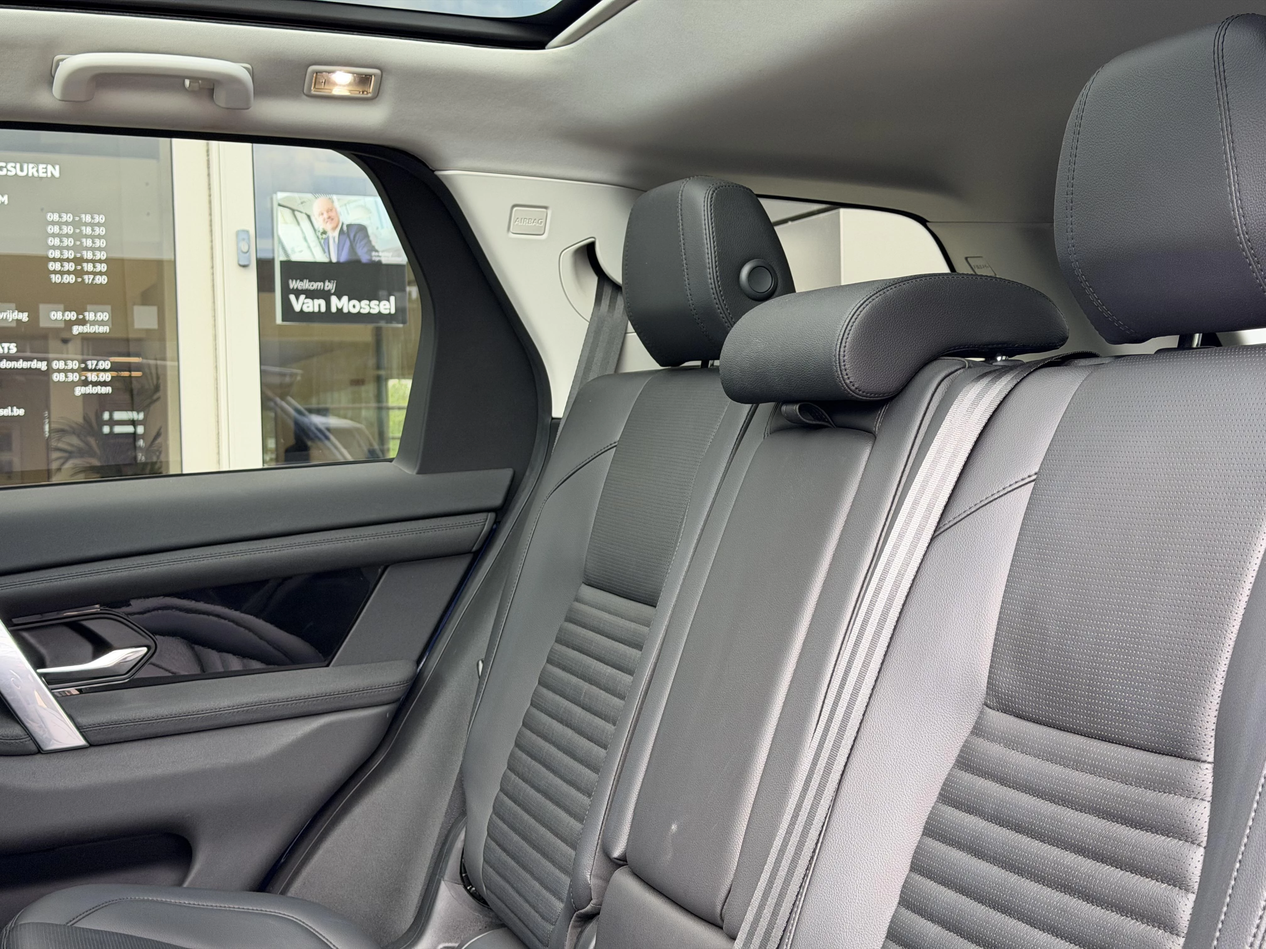 Land Rover-Discovery Sport-image-13