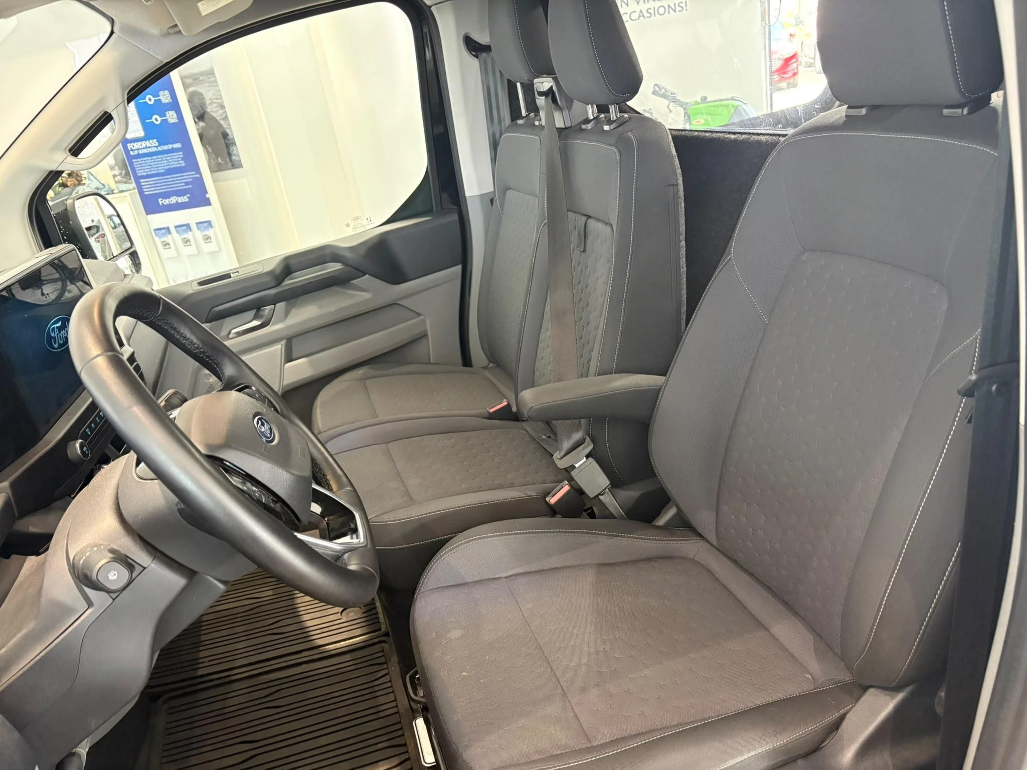 Ford E-Transit Cust. 320 L2H1 Limited 65 kWh