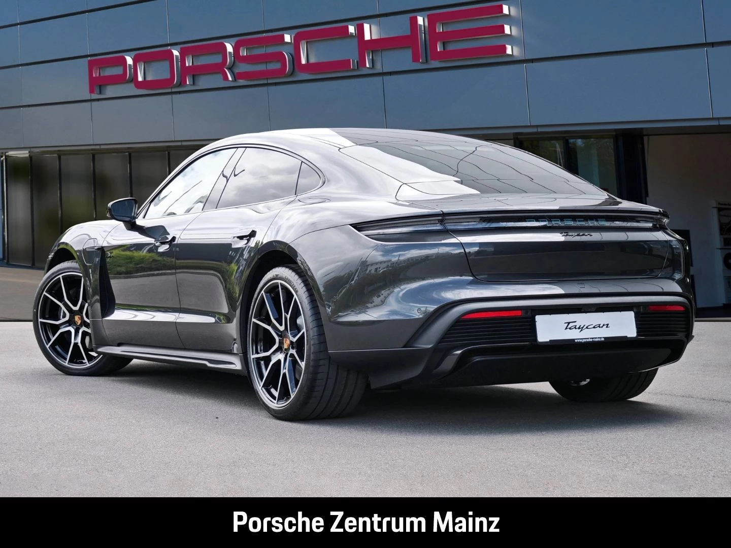 Porsche Taycan Black Edition InnoDrive HA-Lenkung HeadUp black edition