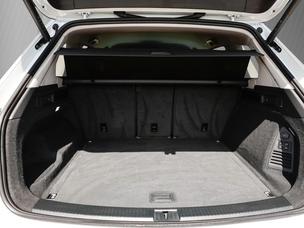 Volkswagen-Touareg-image-5