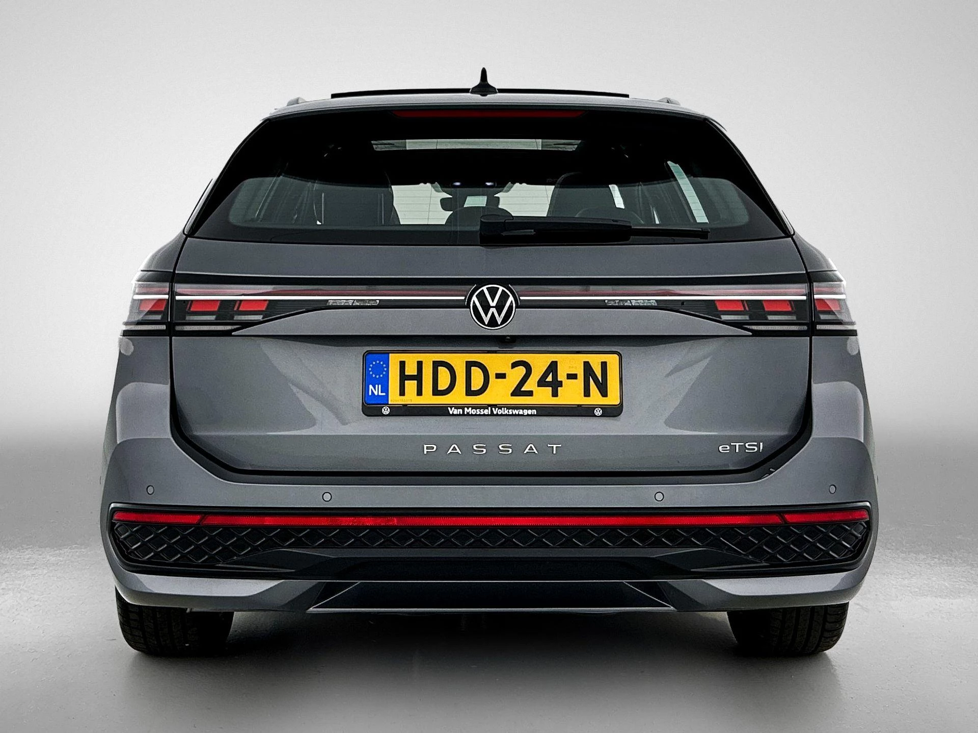 Volkswagen-Passat-image-2